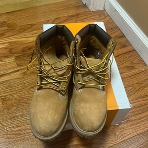 Youth Timberland wheat boots size 5